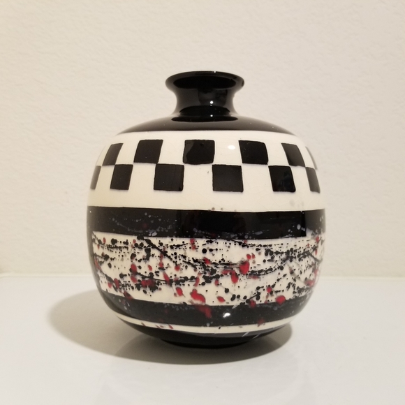 Checker Pattern Round Black Vase, Geometric Design Bud Vase Made in USA - Picture 10 of 11